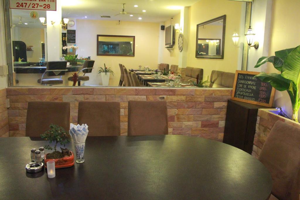 Le Parrots-Inn Praia de Jomtien Exterior foto