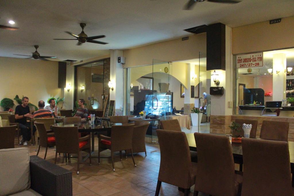 Le Parrots-Inn Praia de Jomtien Exterior foto